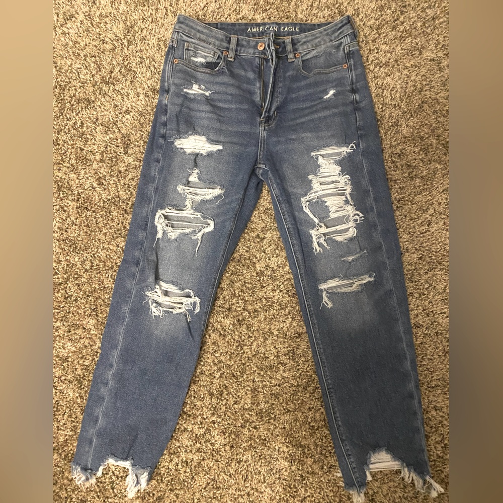Never worn- American Eagle Mom Straight Jean